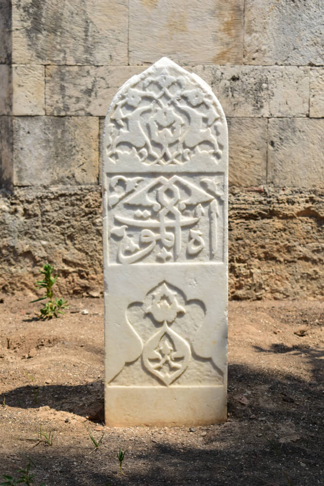 耶乌力宣礼塔清真寺建筑群 - Yivli Minare Camii Zincirkıran Türbesi