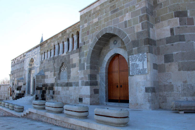 阿拉丁山和阿拉丁清真寺 - Alaaddin Tepesi ve Alaaddin Camii