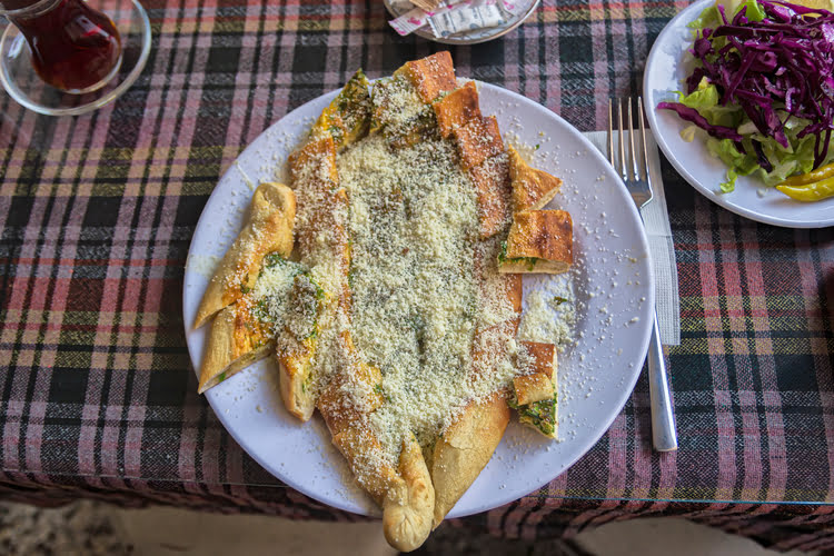 彤古尔土耳其披萨饼店 - Tarihi Töngül Pide - İzmir Ödemiş