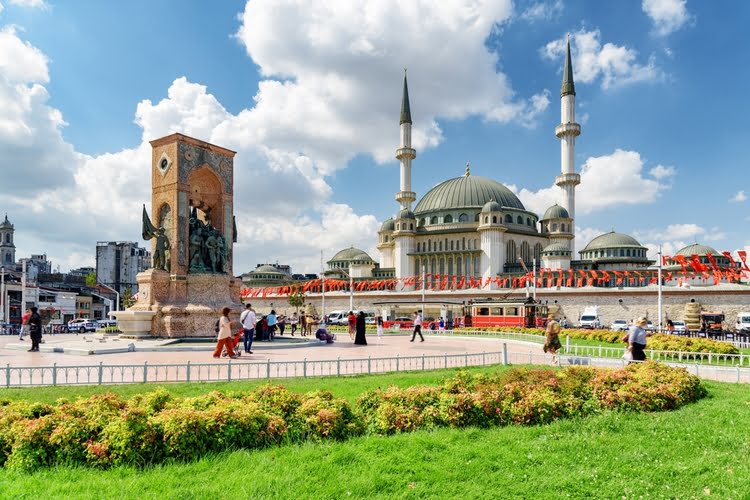 塔克西姆广场 - Taksim Meydanı