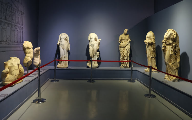 塞尔柱以弗所博物馆 – Selçuk Efes Müzesi