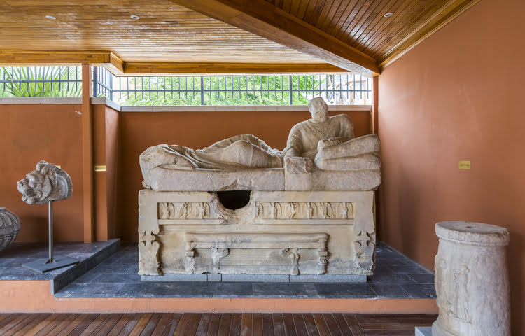 塞尔柱以弗所博物馆 – Selçuk Efes Müzesi