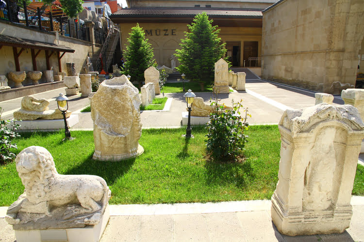 布尔杜尔考古博物馆 - Burdur Arkeoloji Müzesi