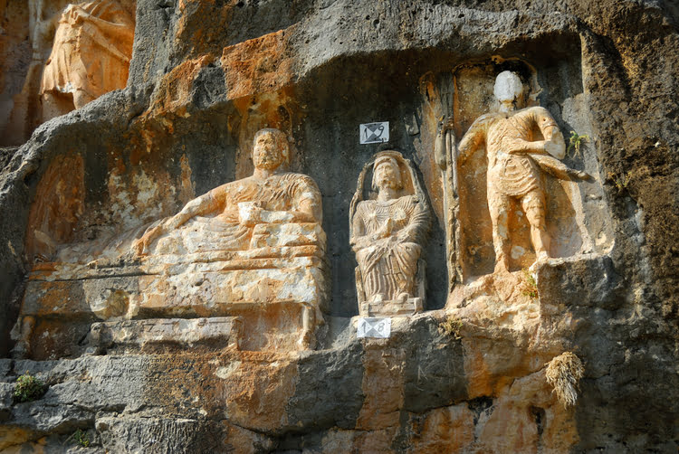 阿达姆石雕 – Adamkayalar
