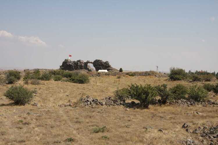 卡拉佳赫萨尔城堡 - Karacahisar Kalesi