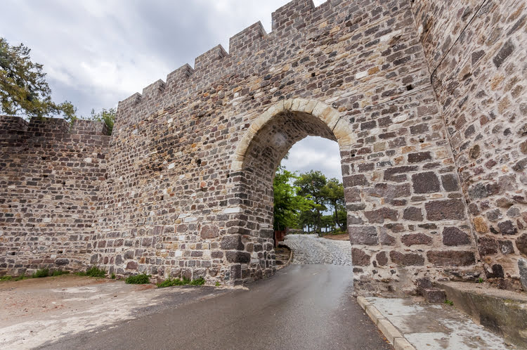 卡迪费卡莱古城堡 – Kadifekale