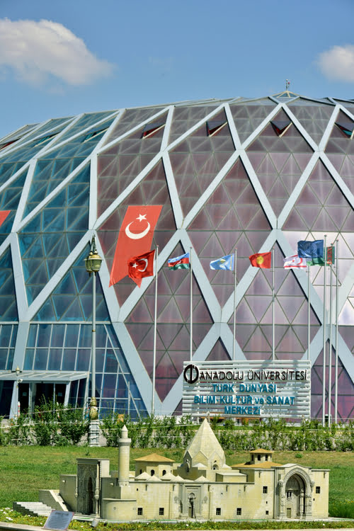 土耳其世界文化艺术中心 - Türk Dünyası Kültür ve Sanat Merkezi