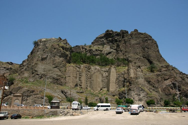 奥斯曼吉克·坎迪贝尔城堡 – Osmancık Kandiber Kalesi