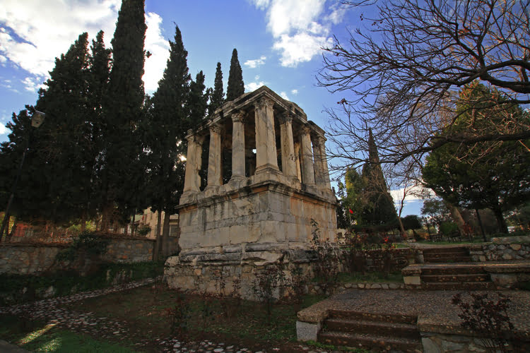 居穆什科森陵墓及纪念碑 – Gümüşkesen Mezar Anıtı
