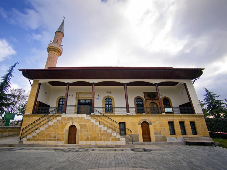 赫德尔勒克清真寺陵墓 - Hıdırlık Cami Türbe ve Haziresi