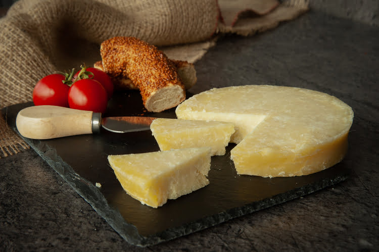 迪维尔天坑奶酪 – Divle Obruk Peyniri