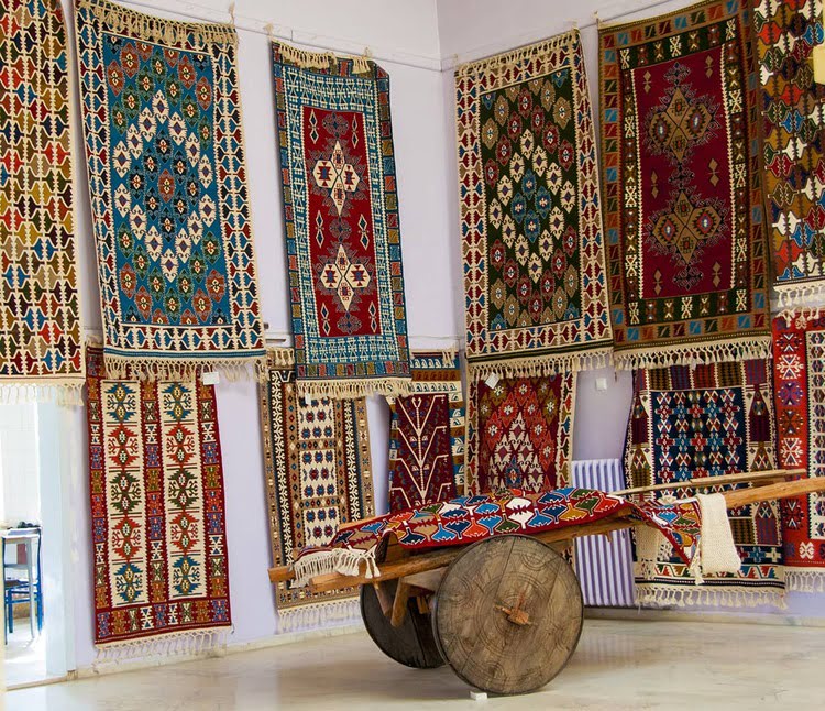 陈旧的地毯 – Bayat Kilimleri