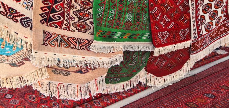 陈旧的地毯 – Bayat Kilimleri