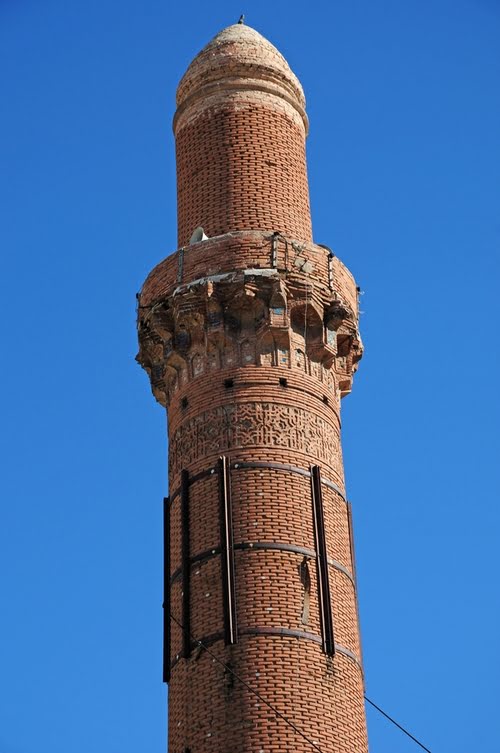 斜宣礼塔（红色宣礼塔） – Eğri Minare (Kızıl Minare)