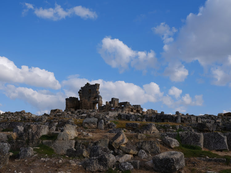 泽尔泽万城堡和密特拉神庙 – Zerzevan Kalesi
