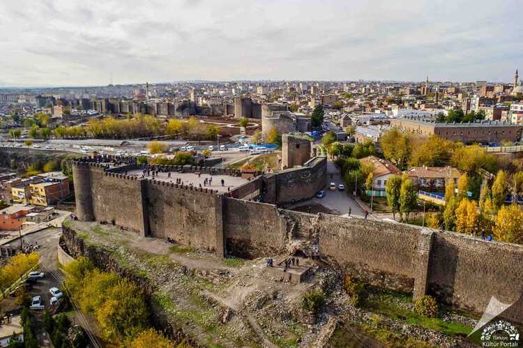 迪亚巴克尔城墙 - Diyarbakır Surları