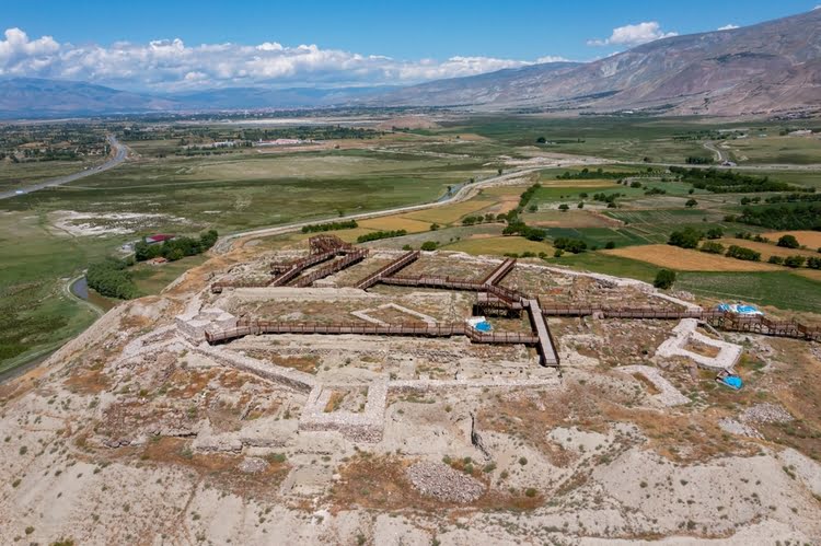 阿尔廷特佩乌拉尔图城堡 – Altıntepe Urartu Kalesi