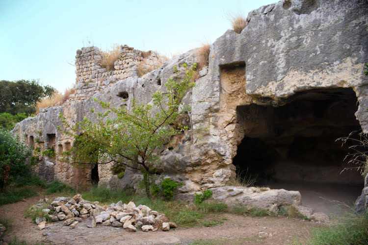 岩墓和摇篮洞 – Kaya Mezarları ve Beşikli Mağara