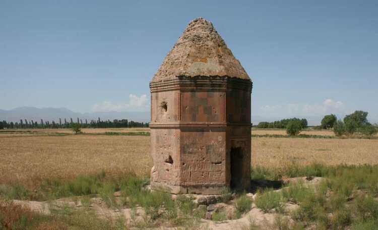 恰克塔什村的库尔·优素福·库姆贝特陵墓 – Çakırtaş Kul Yusuf Kümbeti