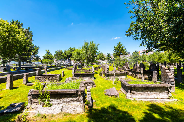 赛义德·布尔汉内丁陵墓及公墓 – Seyyid Burhaneddin Türbesi ve Mezarlığı
