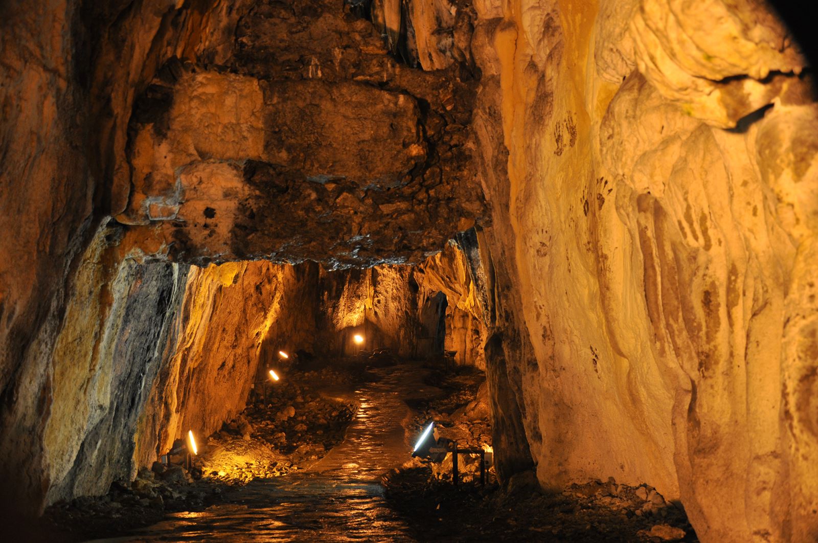 伊纳尔蒂洞穴 - İnaltı Mağarası