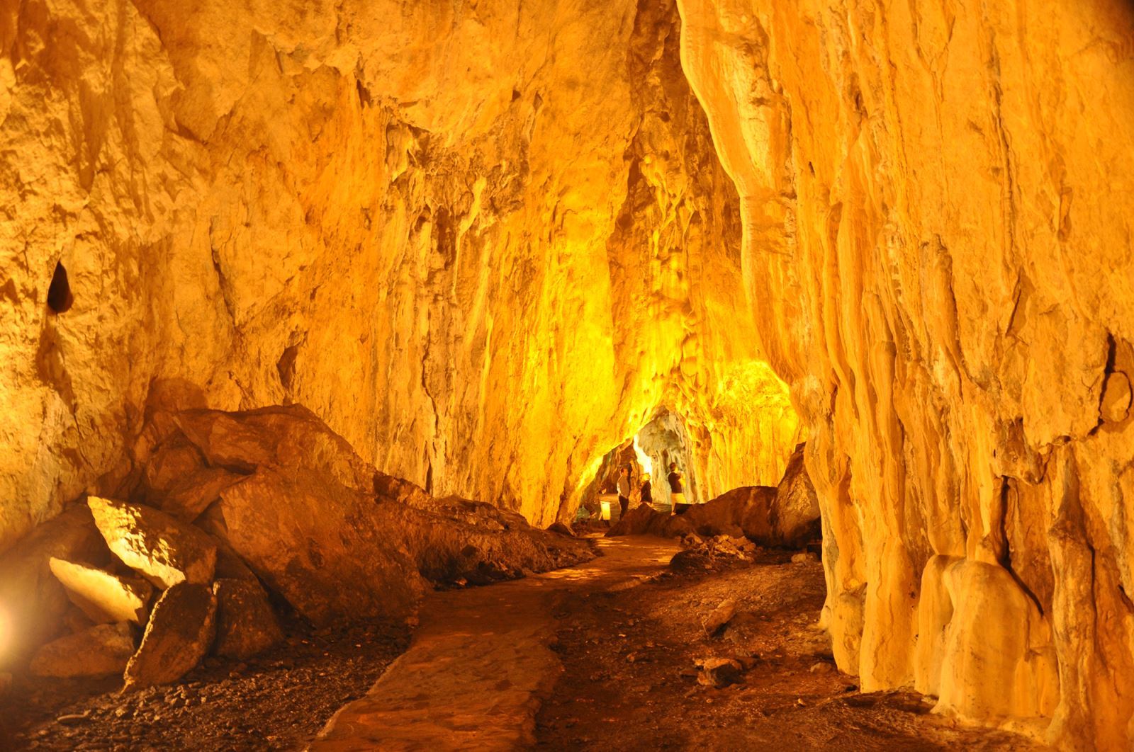 伊纳尔蒂洞穴 - İnaltı Mağarası