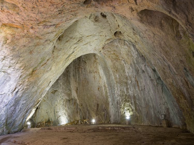 伊纳尔蒂洞穴 – İnaltı Mağarası