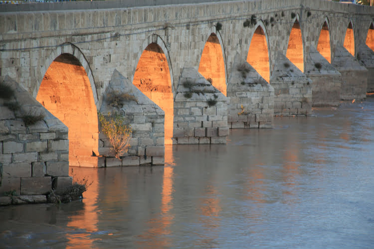 锡瓦斯的历史名桥 - Tarihi Köprüler