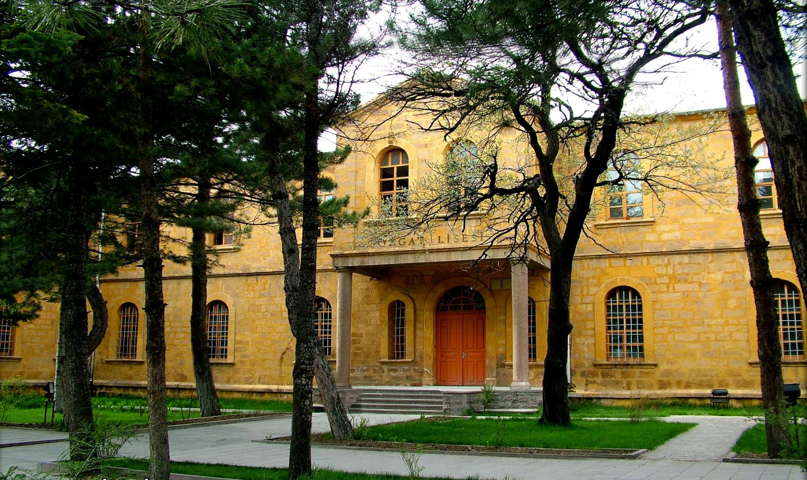 约兹加特高中 – Yozgat Lisesi