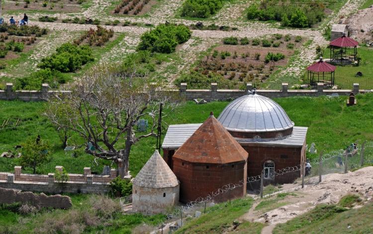 阿卜杜拉赫曼·加齐清真寺及建筑群 - Abdurrahman Gazi Cami ve Kümbeti