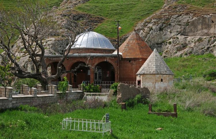 阿卜杜拉赫曼·加齐清真寺及建筑群 - Abdurrahman Gazi Cami ve Kümbeti