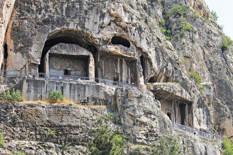 庞图斯国王岩墓 – Harşena Dağı Pontus Kral Kaya Mezarları