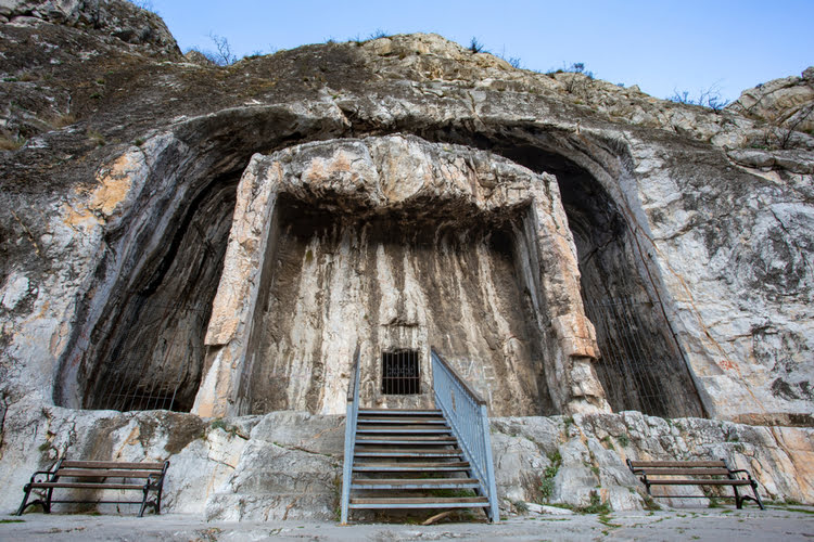 庞图斯国王岩墓 – Harşena Dağı Pontus Kral Kaya Mezarları