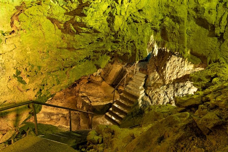 法克勒洞穴 - Fakıllı Mağarası