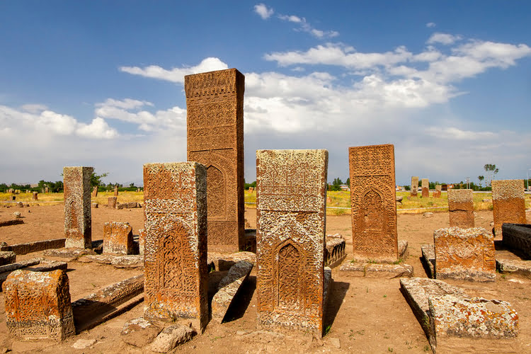 阿赫拉特塞尔柱广场公墓 - Ahlat Selçuklu Meydan Mezarlığı