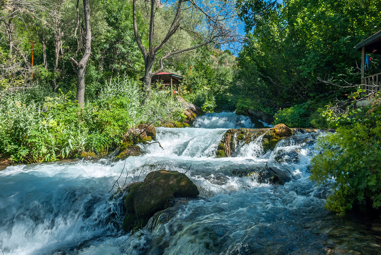 托马拉瀑布自然公园 - Tomara Şelalesi Tabiat Parkı