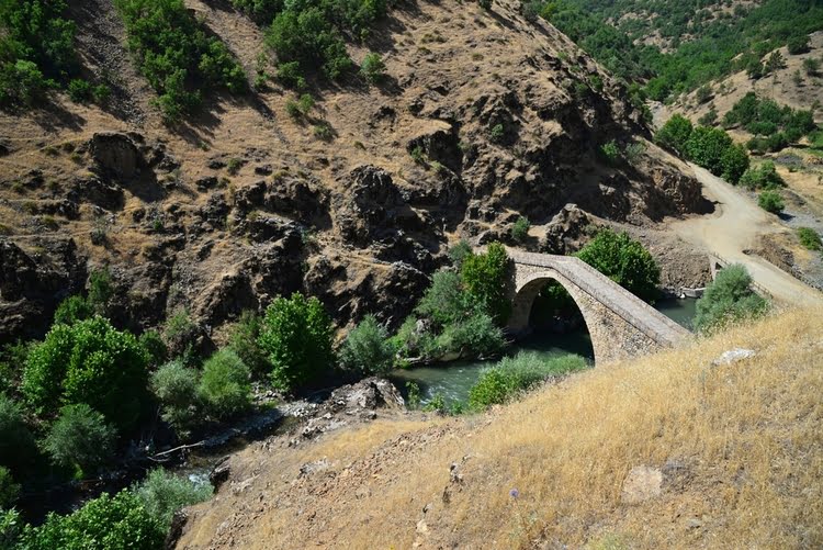 河石桥 – Nehri Taş Köprü